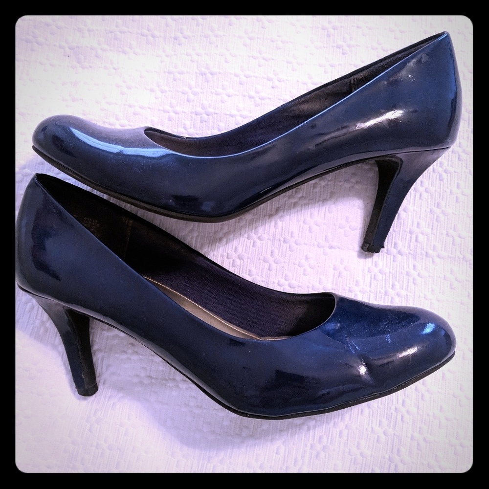 Navy blue heels